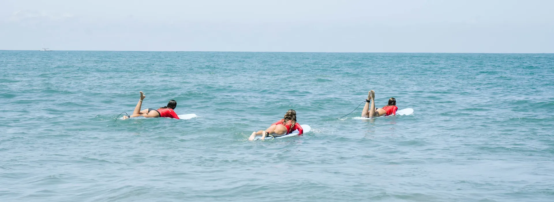 Are private surfing lessons better than group lessons?
