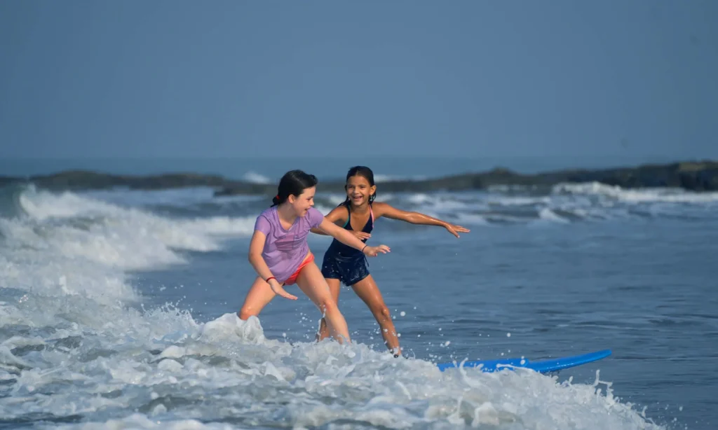 Are surfing lessons available in Goa?