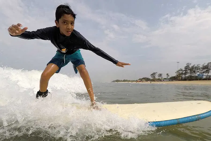 Can kids take surfing lessons in India?